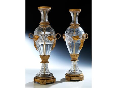 Zwei Empire-Vasen